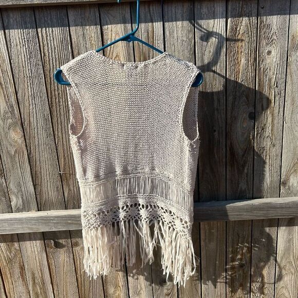 Fang vest crocheted look fringe size large - Picture 7 of 8